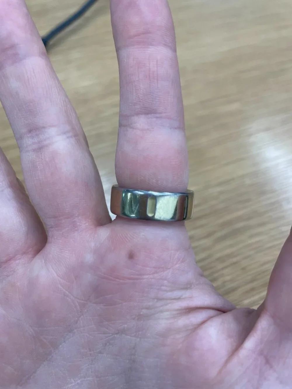Oura Ring 4 - Gold Size 9